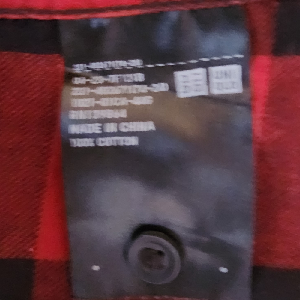 Uniqlo Lumberjack Red and Black Flannel Button-down Shirt - Picture 5 of 5